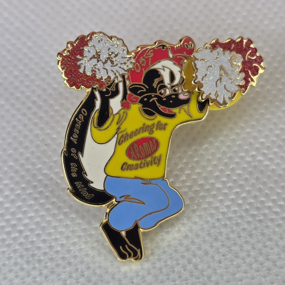 2005 A Romer Skunk Cheerleader‎ Odyssey Of The Mind OotM Lapel Trading Pin